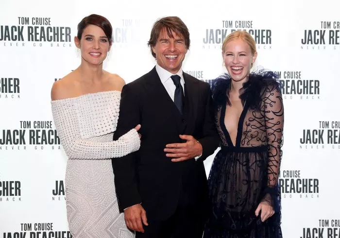 Tom Cruise (Jack Reacher), Cobie Smulders (Turner), Danika Yarosh (Samantha) zdroj: imdb.com 
promo k filmu