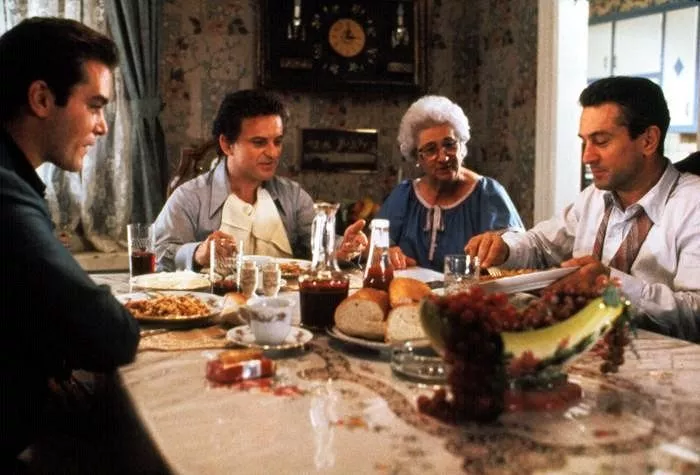 Ray Liotta (Henry Hill), Catherine Scorsese (Tommy’s Mother), Joe Pesci (Tommy DeVito), Robert De Niro (James Conway)