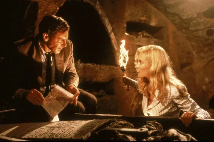 Harrison Ford (Indiana Jones), Alison Doody (Elsa) zdroj: imdb.com