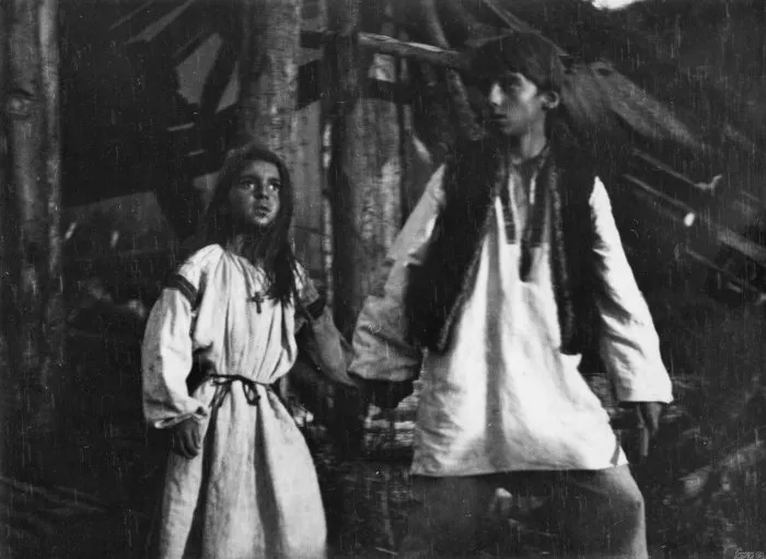 Igor Dzyura (Ivan as a child), Valentina Gliňko (Marichka as a child) zdroj: imdb.com