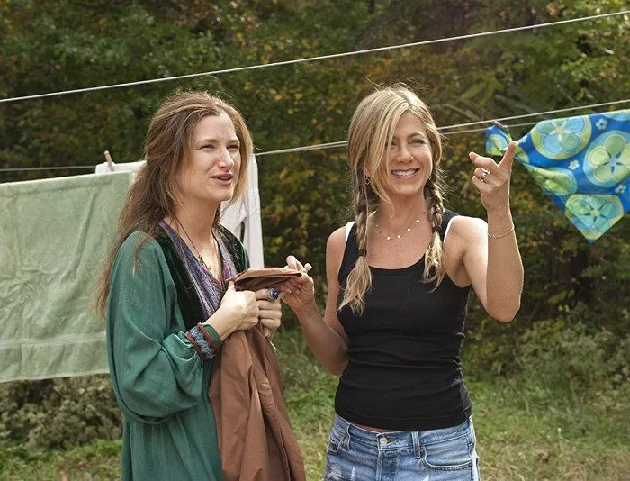 Kathryn Hahn (Karen), Jennifer Aniston (Linda Gergenblatt)