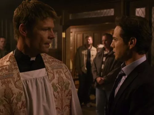 Joel Gretsch (Father Jack Landry), Scott Wolf (Chad Decker) zdroj: imdb.com