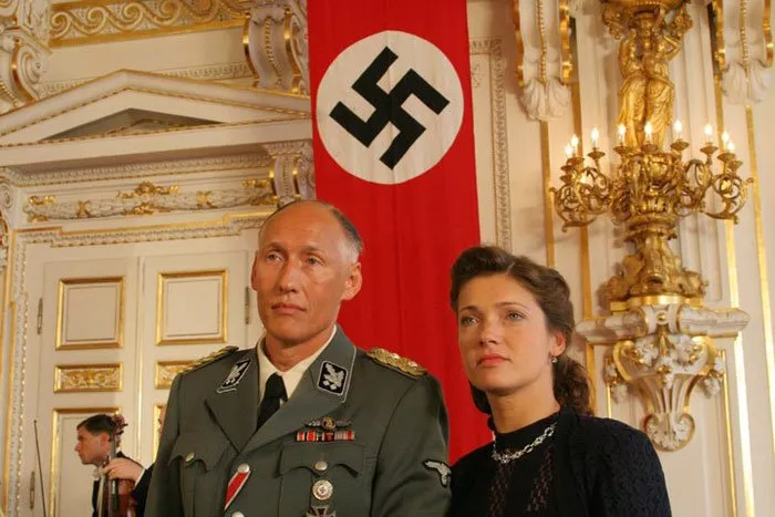 Detlef Bothe (Reinhard Heydrich), Šárka Teplíková (Lina)