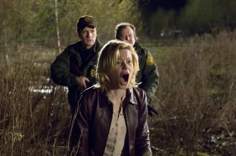 Elizabeth Banks (Starla Grant), Nathan Fillion (Bill Pardy), Don Thompson (Wally) zdroj: imdb.com
