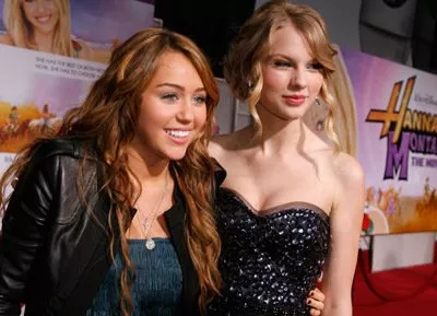 Miley Cyrus (Hannah), Taylor Swift (Self) zdroj: imdb.com 
promo k filmu