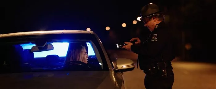 Jessica Rothe (Tree Gelbman), Dane Rhodes (Officer Santora) zdroj: imdb.com