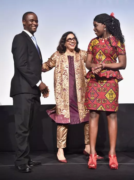 Mira Nair, Robert Katende, Phiona Mutesi zdroj: imdb.com 
promo k filmu