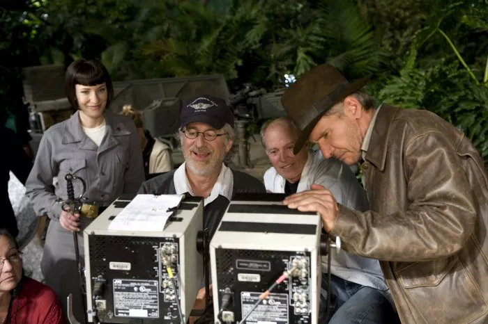 Harrison Ford (Indiana Jones), Steven Spielberg, Cate Blanchett (Irina Spalko), Frank Marshall zdroj: imdb.com