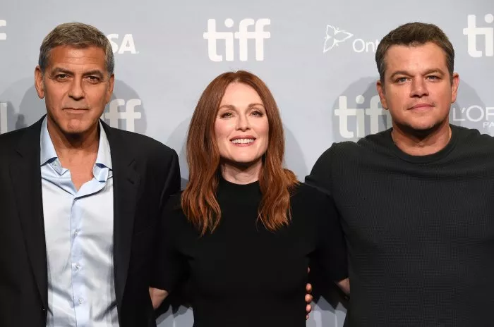 George Clooney, Julianne Moore (Rose), Matt Damon (Gardner) zdroj: imdb.com 
promo k filmu