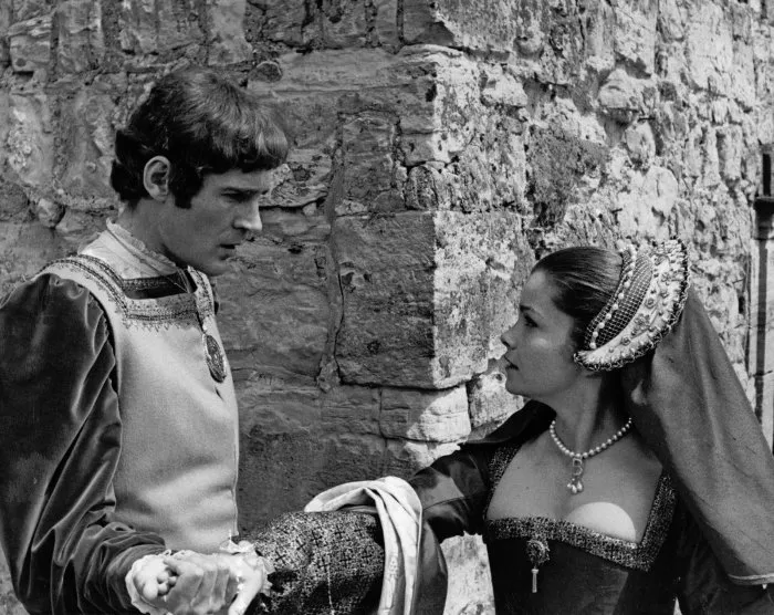 Geneviève Bujold (Anne Boleyn), Michael Johnson (George Boleyn) zdroj: imdb.com