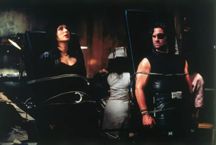 Valeria Golino (Taslima), Kurt Russell (Snake Plissken) zdroj: imdb.com
