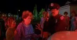 Nožnicovoruký Edward (1990) - Officer Allen