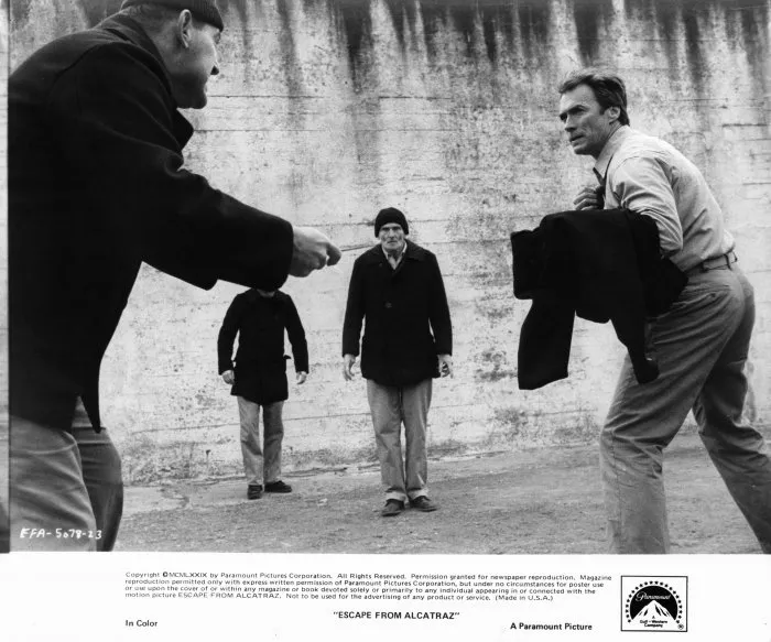 Clint Eastwood (Frank Morris), Roberts Blossom (Chester ’Doc’ Dalton), Bruce M. Fischer (Wolf) zdroj: imdb.com