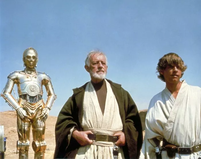 Alec Guinness (Ben Obi-Wan Kenobi), Anthony Daniels (C-3PO), Mark Hamill (Luke Skywalker) zdroj: imdb.com