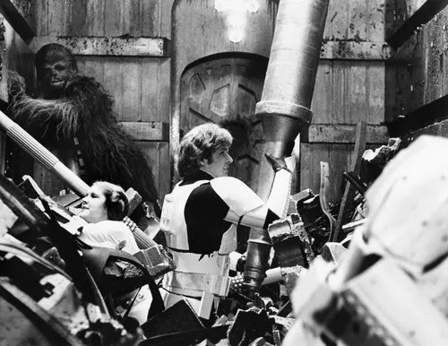 Harrison Ford (Han Solo), Carrie Fisher (Princess Leia Organa), Peter Mayhew (Chewbacca) zdroj: imdb.com