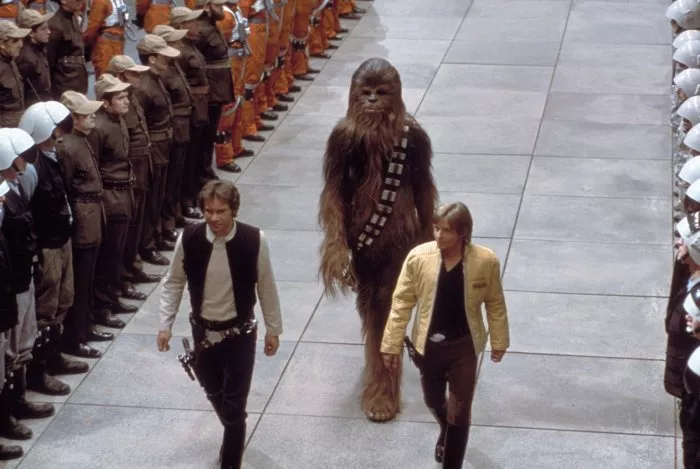Harrison Ford (Han Solo), Mark Hamill (Luke Skywalker), Peter Mayhew (Chewbacca) zdroj: imdb.com
