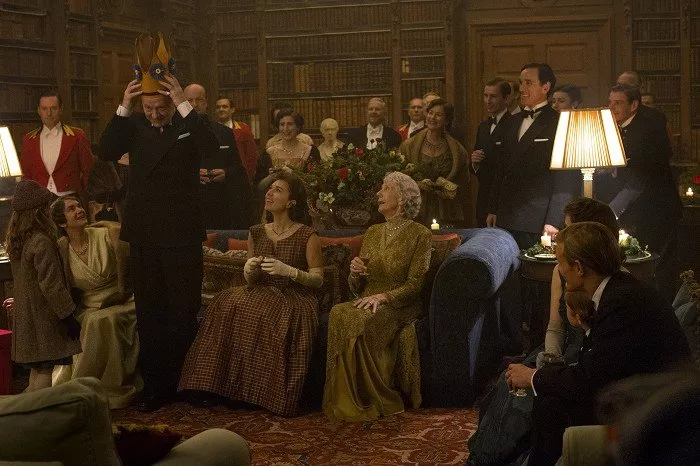 Jared Harris (Kráľ Juraj VI.), Eileen Atkins (Kráľovná Mária), Vanessa Kirby (Princezná Margaréta), Ben Miles (Peter Townsend)