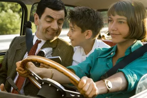Rowan Atkinson (Mr. Bean), Emma de Caunes (Sabine), Maxim Baldry zdroj: imdb.com