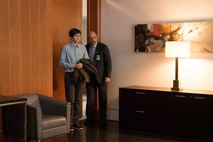 Freddie Highmore (Dr. Shaun Murphy), Richard Schiff (Dr. Aaron Glassman)