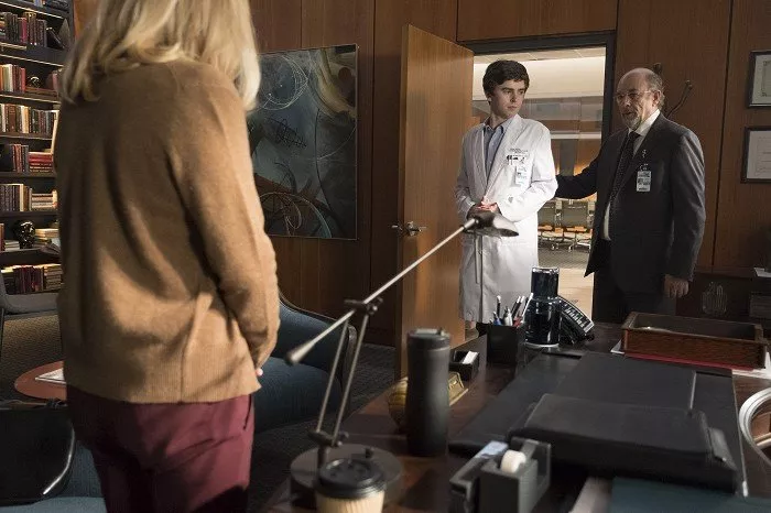 Freddie Highmore (Dr. Shaun Murphy), Richard Schiff (Dr. Aaron Glassman)