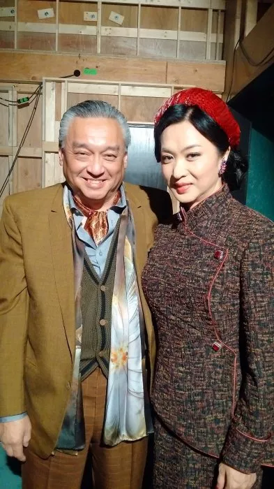 Terry Chen (Frankie Chen), Xing Jin (Auntie Blossom), Vincent Cheng (Wing Lo) zdroj: imdb.com