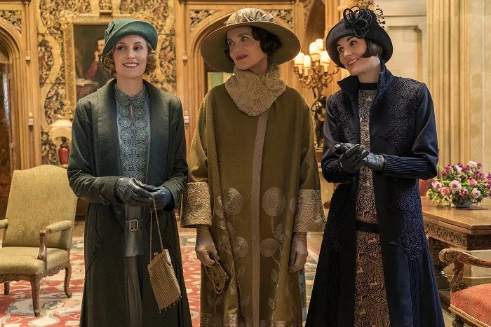 Laura Carmichael (Lady Edith Crawley), Elizabeth McGovern (Cora Crawley, Countess of Grantham), Michelle Dockery (Lady Mary Crawley)
