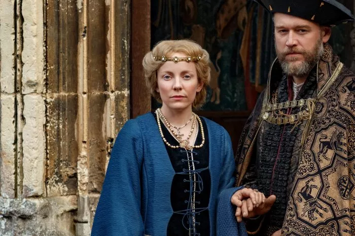 Elliot Cowan (King Henry Tudor), Alexandra Moen (Queen Elizabeth of York) zdroj: imdb.com