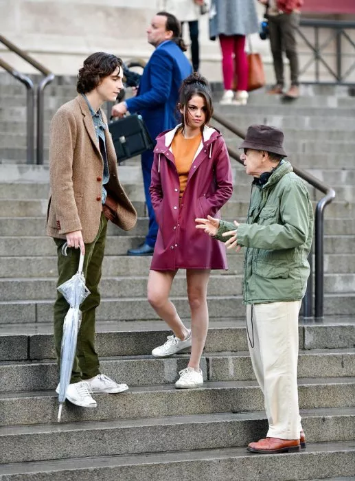 Woody Allen, Selena Gomez (Shannon), Timothée Chalamet (Gatsby), Elijah Boothe (Cameraman) zdroj: imdb.com