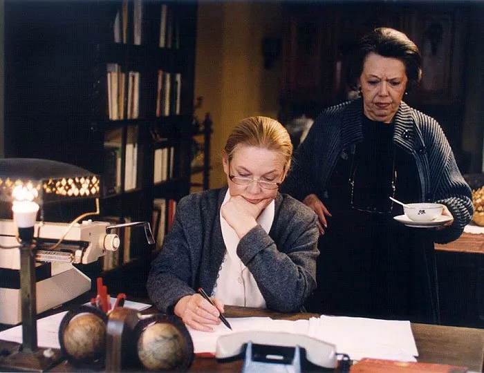 Jana Preissová (trídní profesorka Svobodová), Jiřina Jirásková (matka profesorky Svobodové)