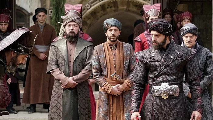 Engin Benli (Sinan Pasa), Eser Karabil (Revan Valisi Emir Gune), Metin Akdülger (4. Murad), Çağrı Şensoy