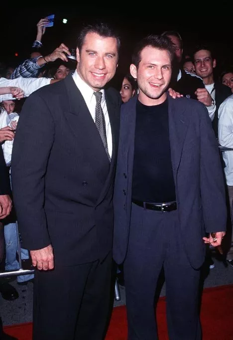 Christian Slater (Capt. Riley Hale), John Travolta (Maj. Vic ’Deak’ Deakins) zdroj: imdb.com 
promo k filmu