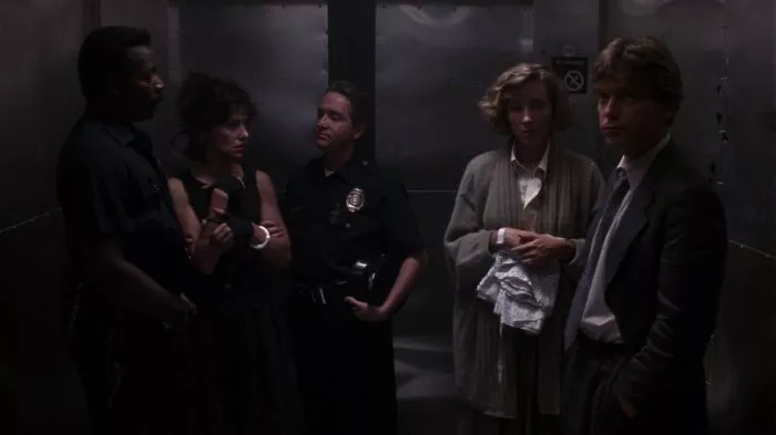 Znovu po smrti (1991) - Handcuffed Woman