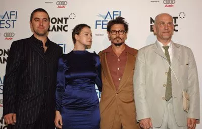 Johnny Depp, John Malkovich, Samantha Morton, Laurence Dunmore zdroj: imdb.com 
promo k filmu