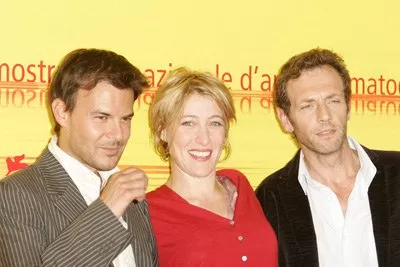Valeria Bruni Tedeschi, Stéphane Freiss, François Ozon zdroj: imdb.com 
promo k filmu