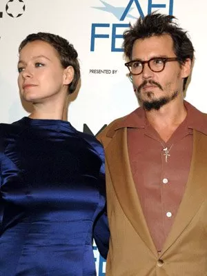 Johnny Depp, Samantha Morton zdroj: imdb.com 
promo k filmu