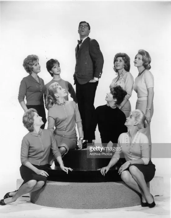 Jerry Lewis, Hope Holiday, Gloria Jean, Sylvia Lewis, Pat Stanley zdroj: imdb.com