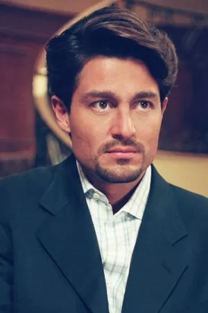 Fernando Colunga (Carlos Daniel Bracho)